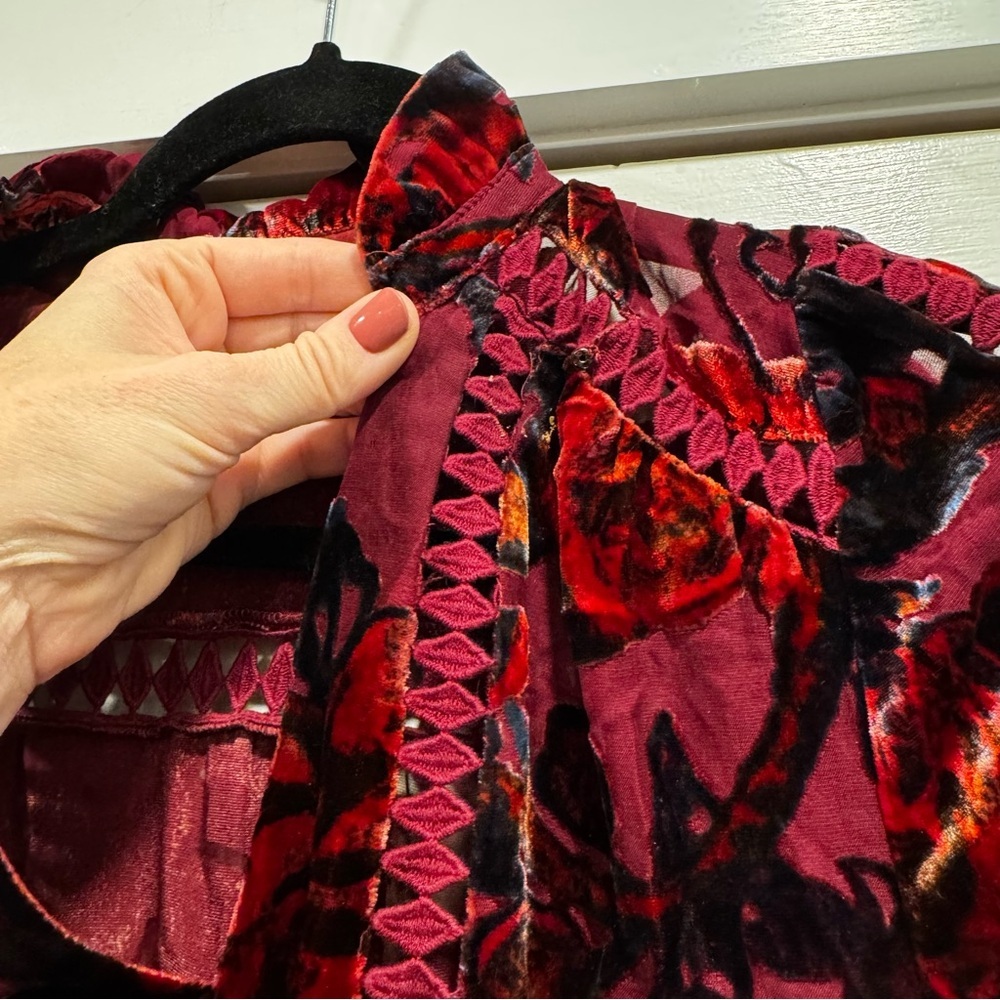 Sundance Velvet Burnout Burgundy Blouse XS Christmas Holiday Festive Dark Floral - Picture 10 of 15